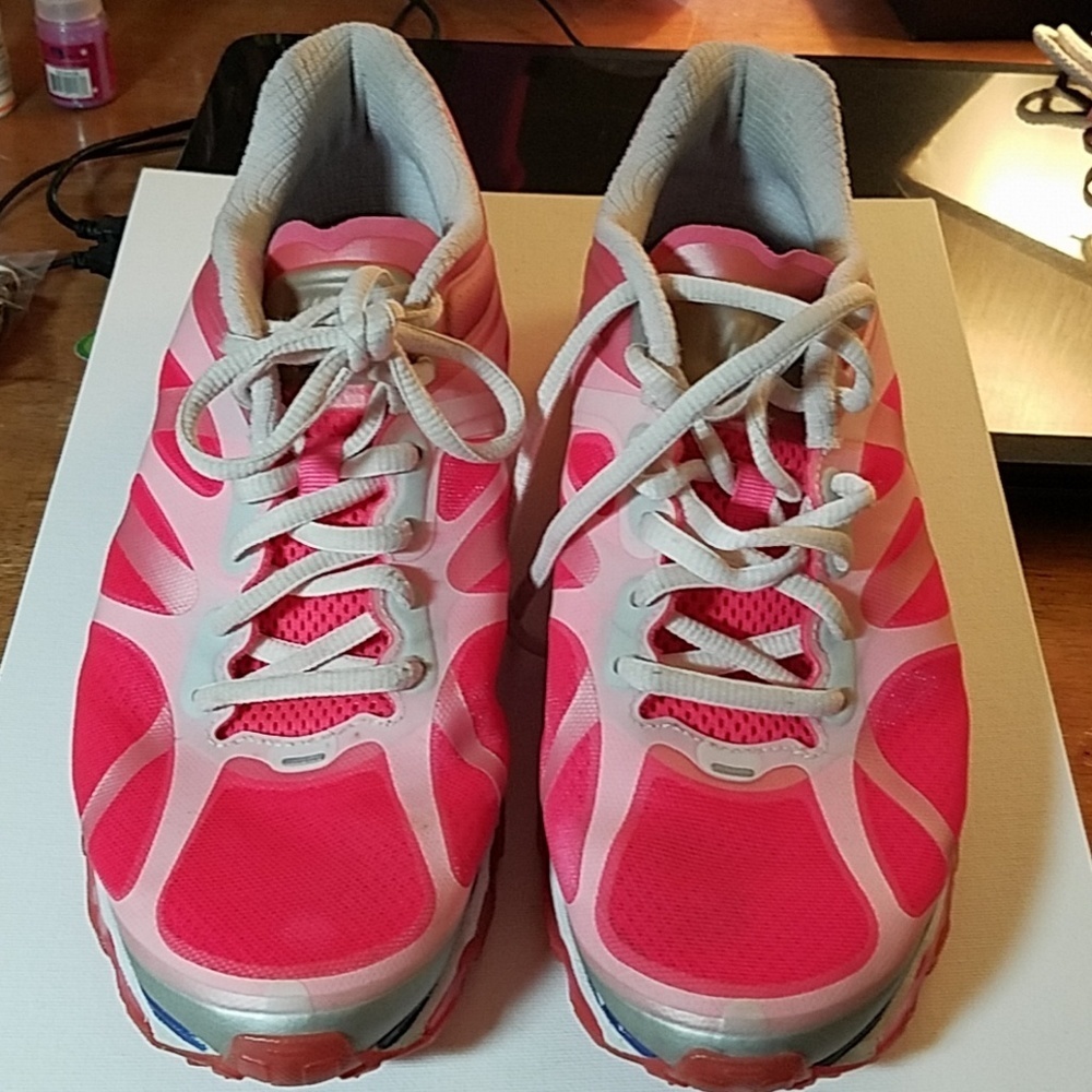 Nike Air Max Size 7Y Pink